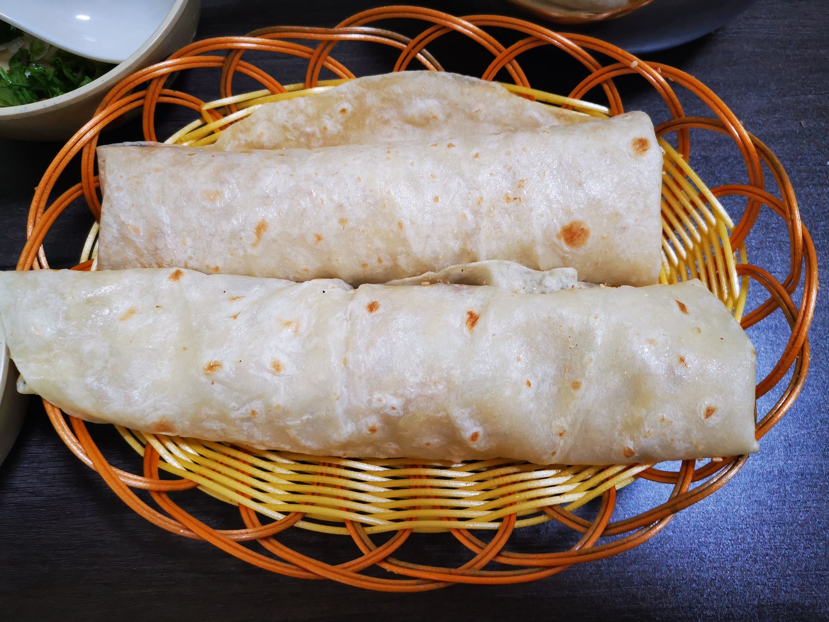 潍坊的朝天锅居然就是卷饼,类似于东北的熏肉大饼.哈哈哈!