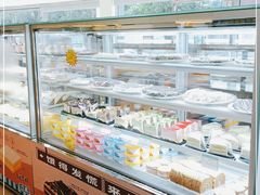 面包甜点陈列柜-蜂蝶来饼店(拱北总店)