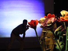 -Nathalie Djurberg与Hans Berg“牛皮纸包裹的月亮”-Prada荣宅当季展览