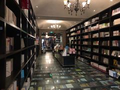 -钟书阁(松江泰晤士小镇店)