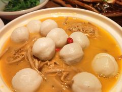 金针菜烩鲜嫩鱼圆-扬州狮子楼·非遗淮扬菜(东关街店)
