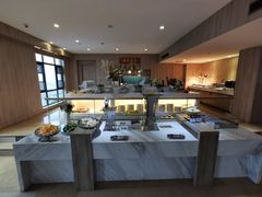 -西安大雁塔科技大学地铁站亚朵酒店