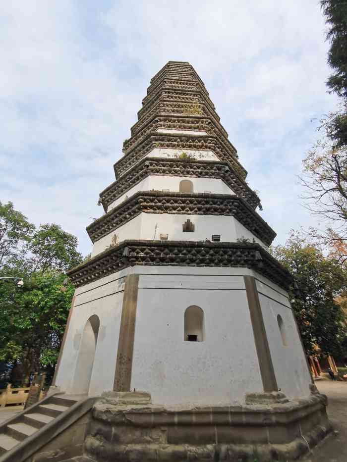 阆中白塔山公园-"阆中白塔山公园距离阆中大佛寺不远,与大佛.