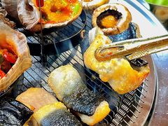 -围炉肉舍•炭烤活鳗•丹东海鲜烤肉(步行街店)