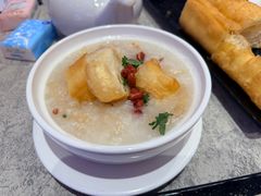 荔湾艇仔粥-金翠皇宫粤菜·点心·海鲜(翡翠店)