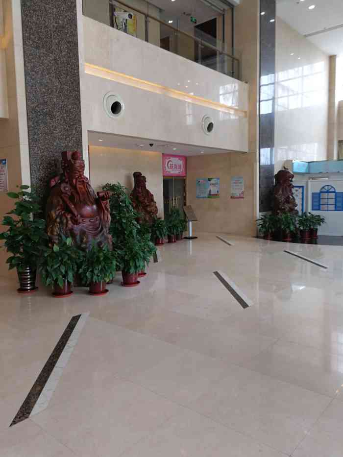 胶南德泰大酒店-"地段挺好,但除了地段真的没一点可取之处.