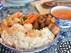 秘制红烧肉+彩椒藕丁双拼饭-蜗牛小馆醉乡民谣云南菜(惠新西里店)