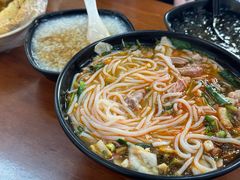 -鸿浩扒猪脚米线