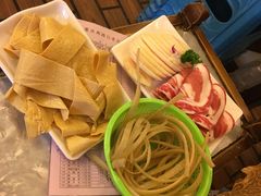 -山城年华老火锅(玉林店)