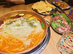 -洱火云南酸菜牛肉火锅(石景山当代商城店)