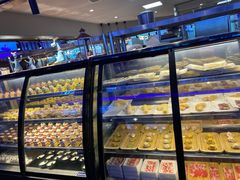 面包甜点陈列柜-乔哥铭洋海鲜自助(皇城恒隆广场店)