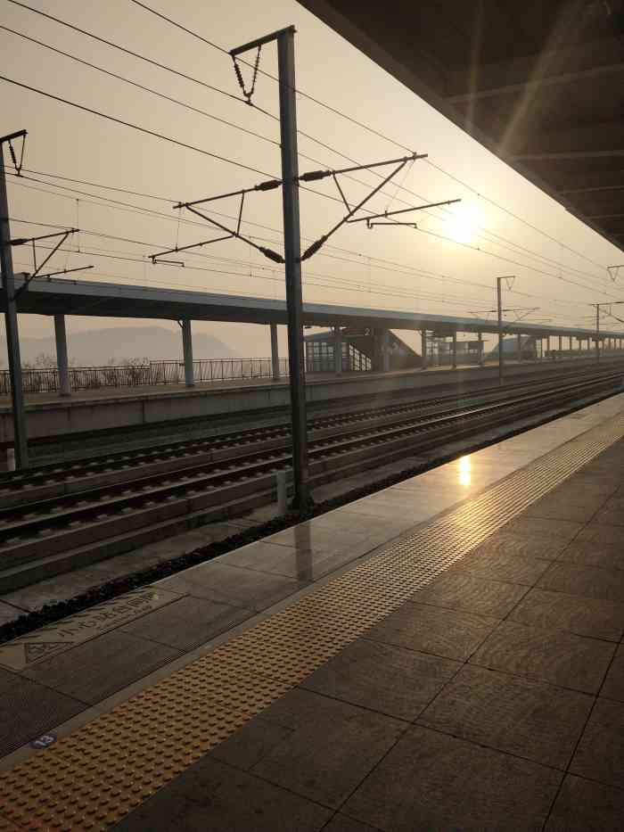 凤城东站-"室宽敞明亮干净的【环境】【】服务还可以.