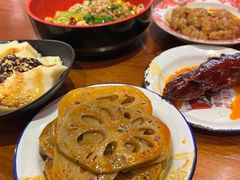 -爆炸头阿姨小四川正宗川味小吃(无任何分店)
