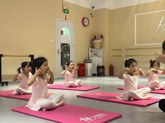 -炫艺舞蹈培训中心(枫尚奥特莱斯店)