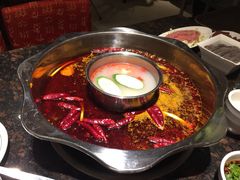 -小天鹅火锅·一线江景洪鼎旗舰店(洪崖洞店)