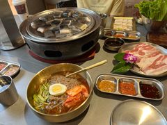 -围炉肉舍•炭烤活鳗•丹东海鲜烤肉(步行街店)