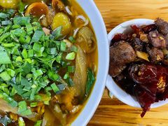 酸菜肉丝米线-越洋肖氏老米线(杨家坪店)