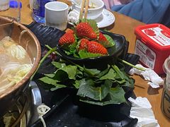 -果松木炭酸菜铜火锅·外婆参鸡汤