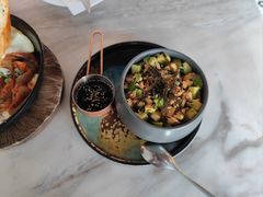 鲑鱼牛油果夏威夷波奇碗-The Rug(三里屯店)