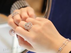 试穿搭配-DE BEERS 戴比尔斯(上海国金中心店)