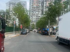 -手帕胡同-地上停车场