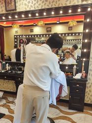 -东方先生国潮男士理发馆