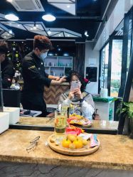 -PE SALON