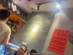 等位区-爆炸头阿姨小四川正宗川味小吃(无任何分店)