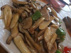 素炒野生菌-小锅巴纳西餐厅