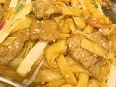 干炒牛河-汤城小厨•粤菜•靓汤(金宝街店)