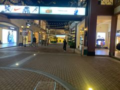 -王府井奥莱临潼小镇(临潼店)