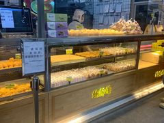 面包甜点陈列柜-鲍师傅糕点(江苏路店)