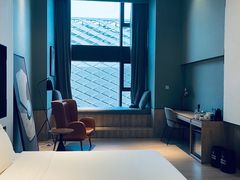 -上海虹桥中心爱琴海亚朵S酒店