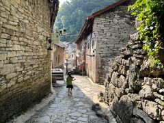 -高荡千年布依古寨旅游景区