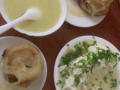 小葱拌豆腐-宝瑞门钉肉饼店