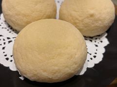 脆皮流沙包-皇朝会.经典传统粤菜(外滩店)