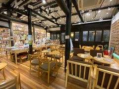 -猫的天空之城概念书店(杭州南宋御街店)