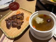 黄泥烧鸽-东口码头·烧鸽子·鱼头泡饼·地方菜(金鹰悦城店)