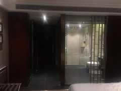 -武汉光谷广场杨家湾地铁站怡程酒店