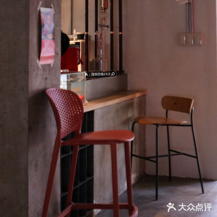 路过叹咖啡叹杯咖啡