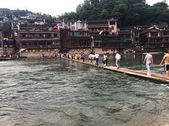 -临江餐馆二楼美食部落