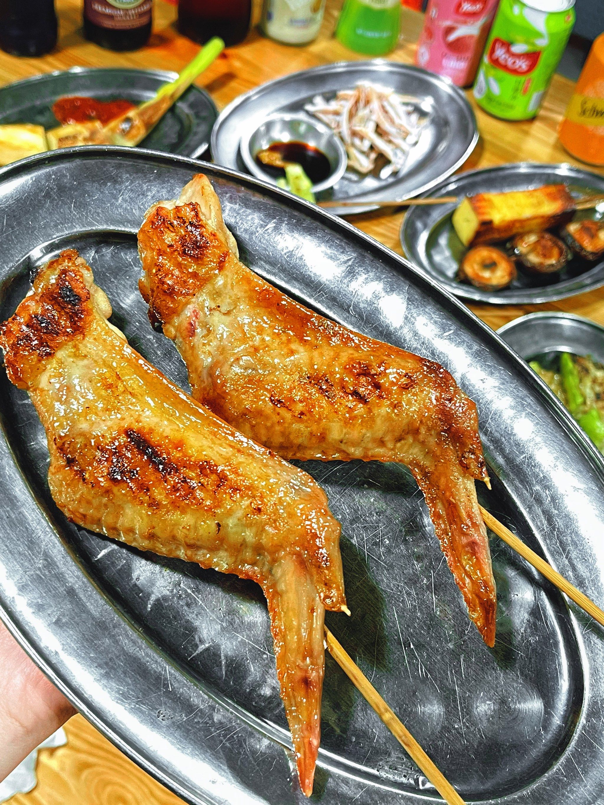 n一进门就狂扫冰箱一顿
没等多久就全上齐了
鸡全亦