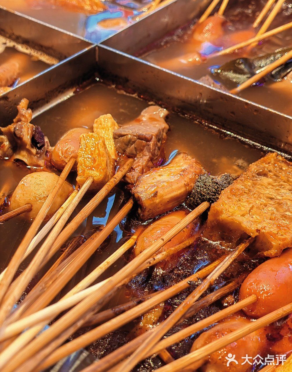 这种老式脏摊麻辣烫,烫100串都不过瘾!