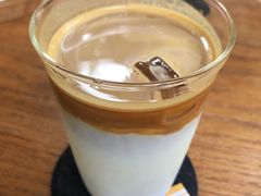 咖啡拿铁-彳亍咖啡·这里(水湾路店)