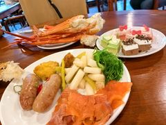 -黄浦江游览十六铺3号码头网红自助餐