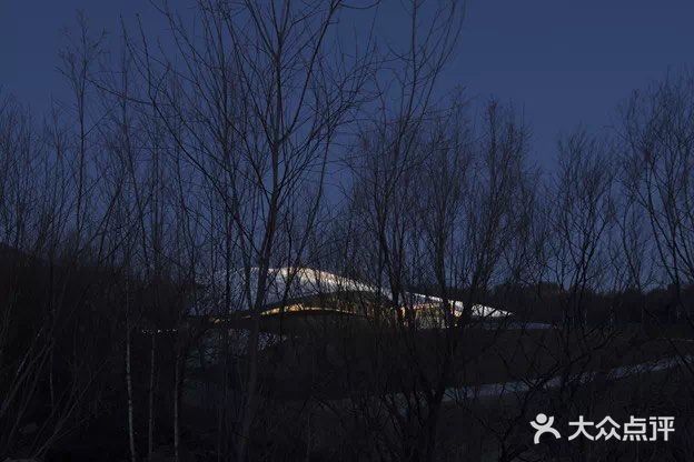 今日分享 “雪山下的大帐篷”，延续建筑与自然交融的艺术意境
