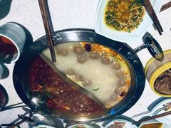 大骨鸳鸯锅-卤教授老火锅