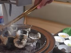 -围炉肉舍•炭烤活鳗•丹东海鲜烤肉(步行街店)