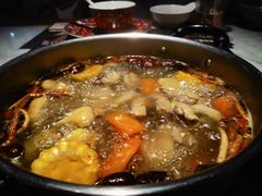 -尚尚仙·酸汤猪手·猪肚鸡火锅(华联万柳购物中心店)