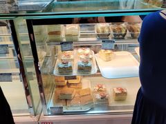 面包甜点陈列柜-白玉兰食品甜凤店(合生汇店)